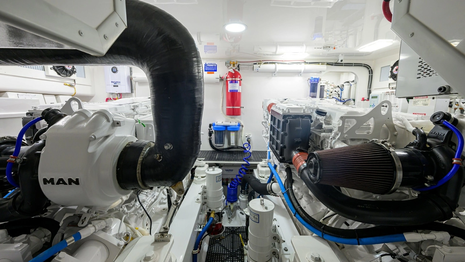 44_viking_reelaxin_engine_room_01