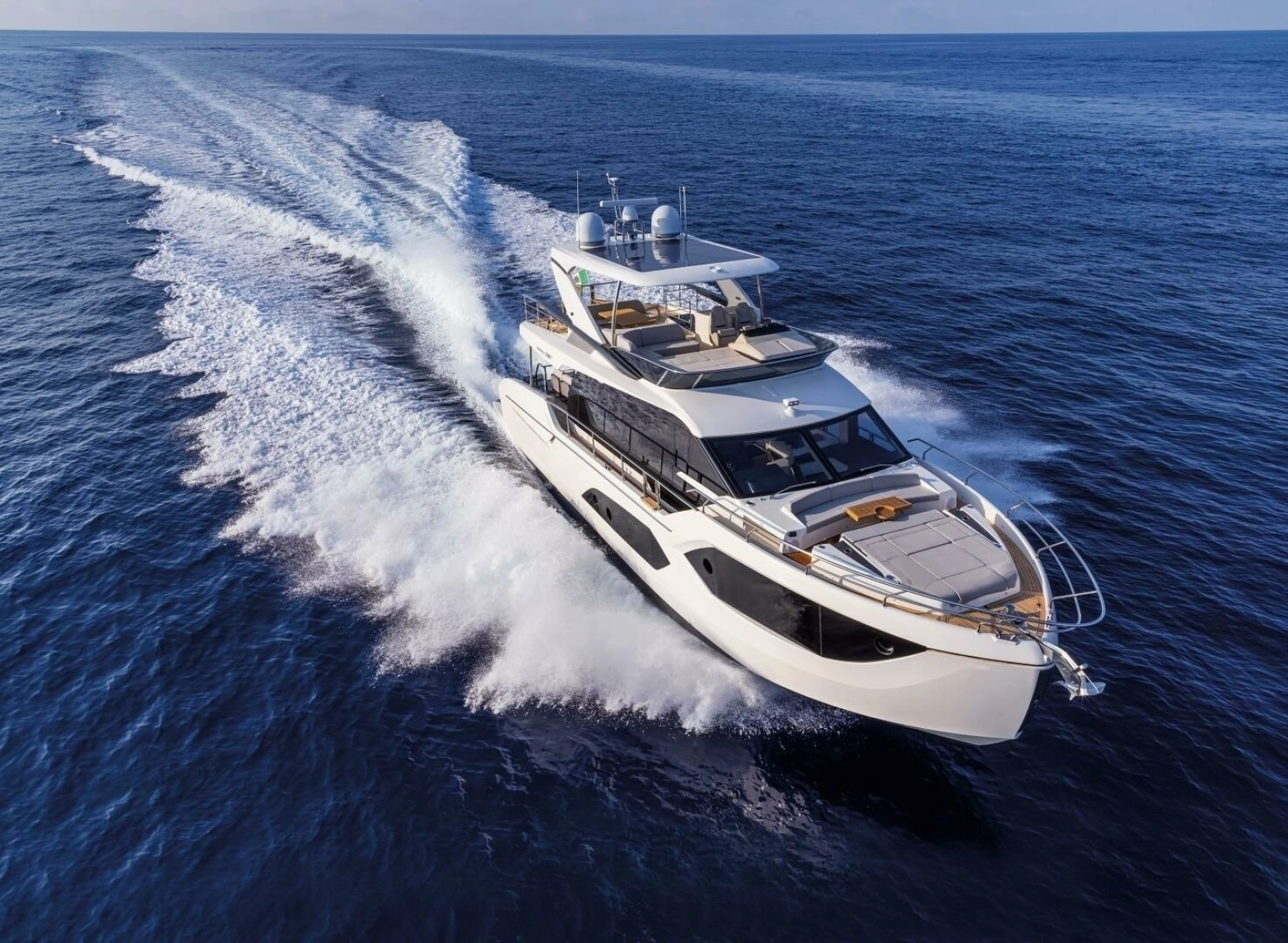 2027 60 Absolute Flybridge - Profile