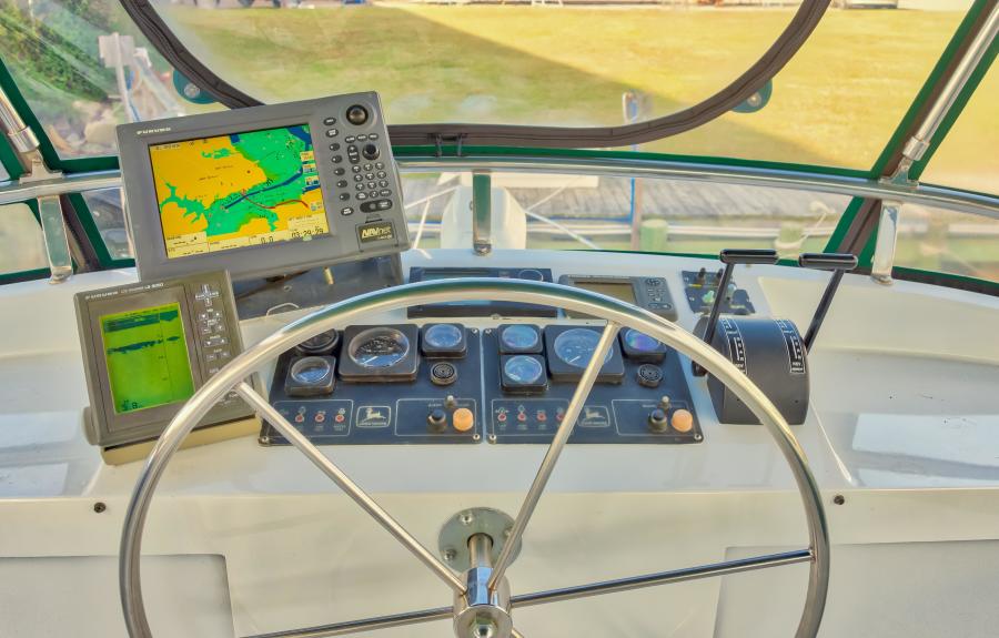Fly-bridge helm