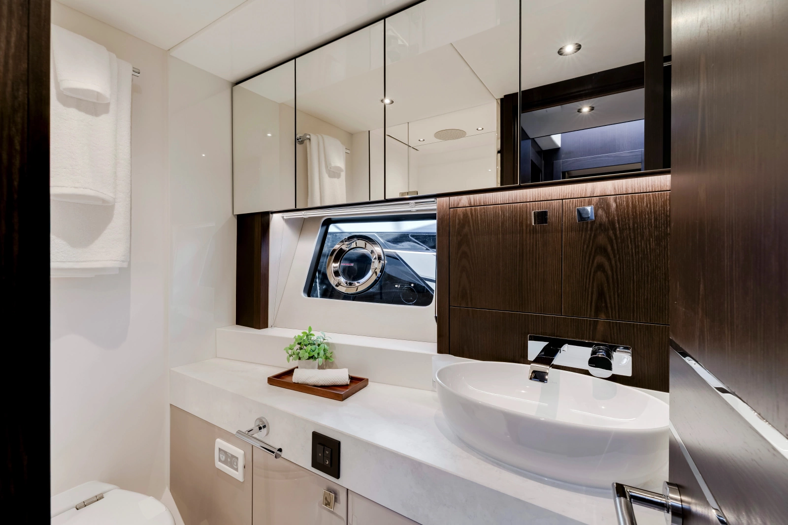 MANHATTAN 68 68ft Sunseeker Yacht For Sale