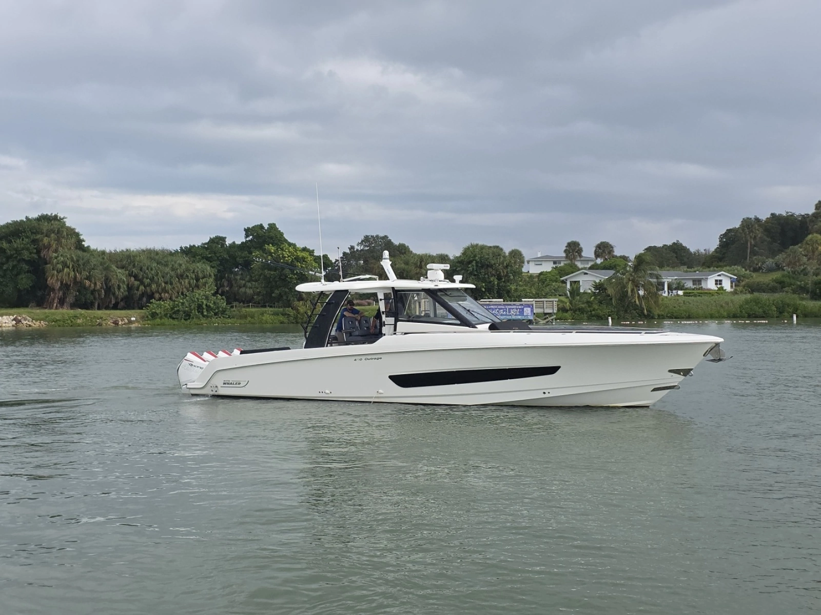 2021 Boston Whaler 420 Outrage BFT- Profile
