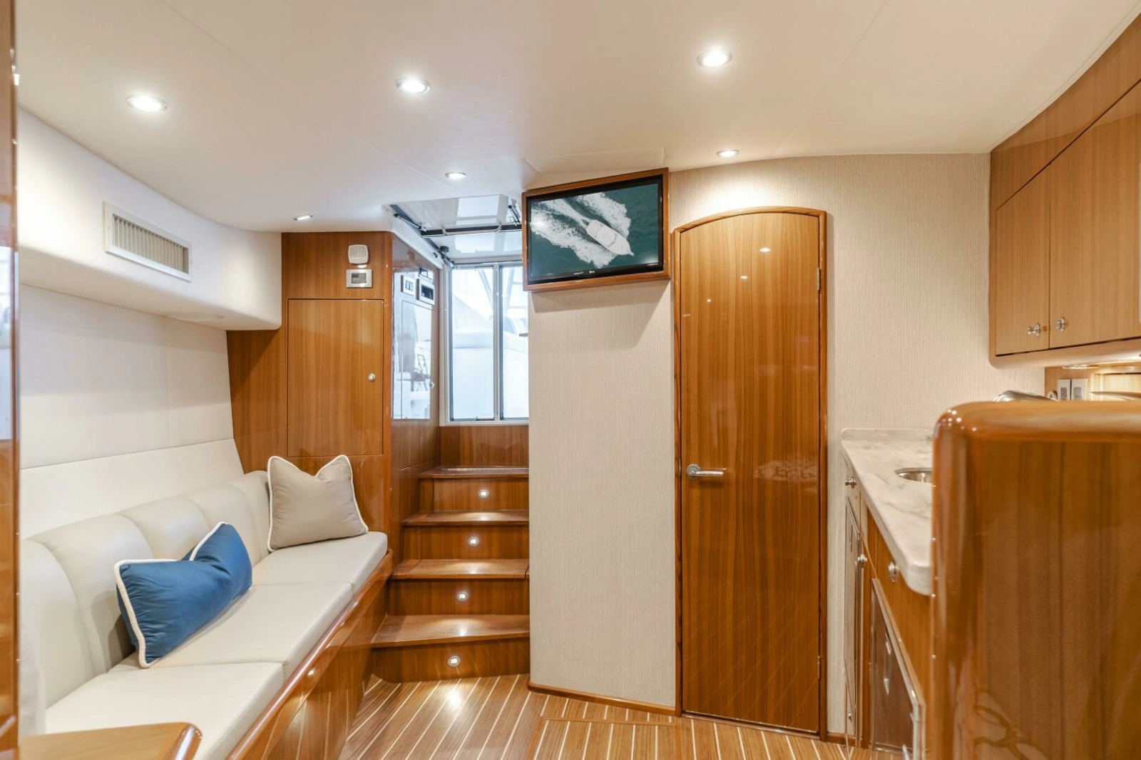 2022 Viking 38 Open Billfish photo 10