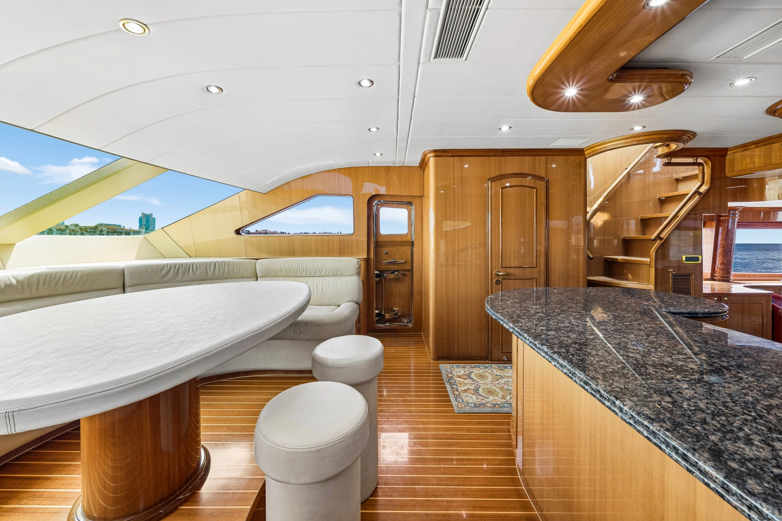 2006 Horizon 82 Skylounge