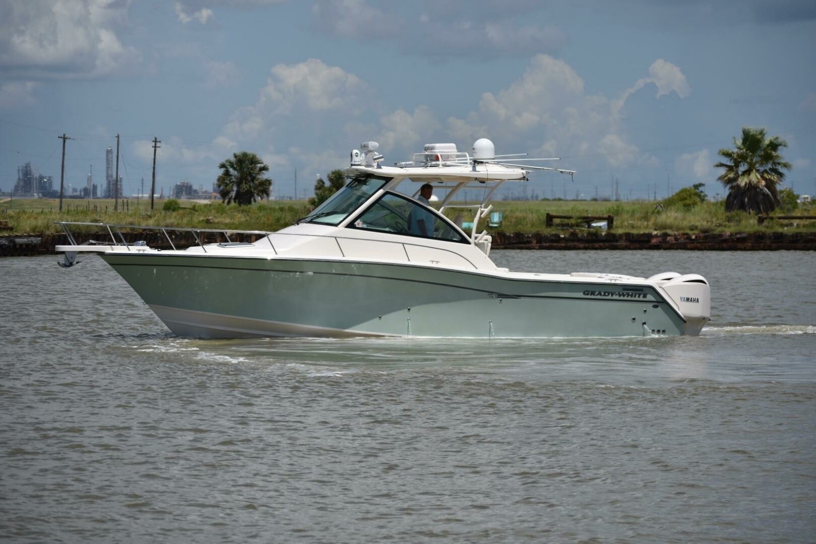 33' 2016 Grady-White 330 Express