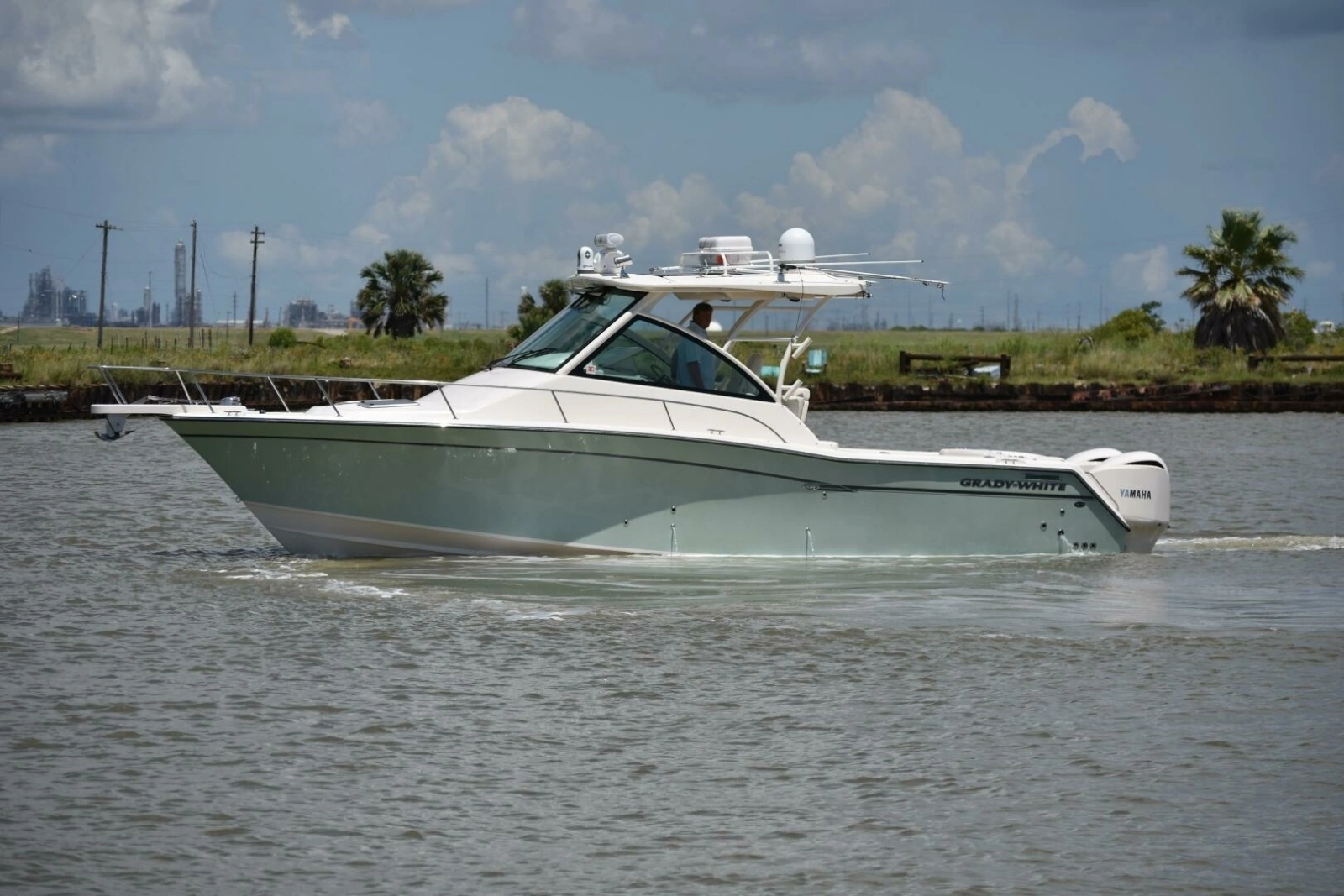 2016 Grady-White 330 Express 