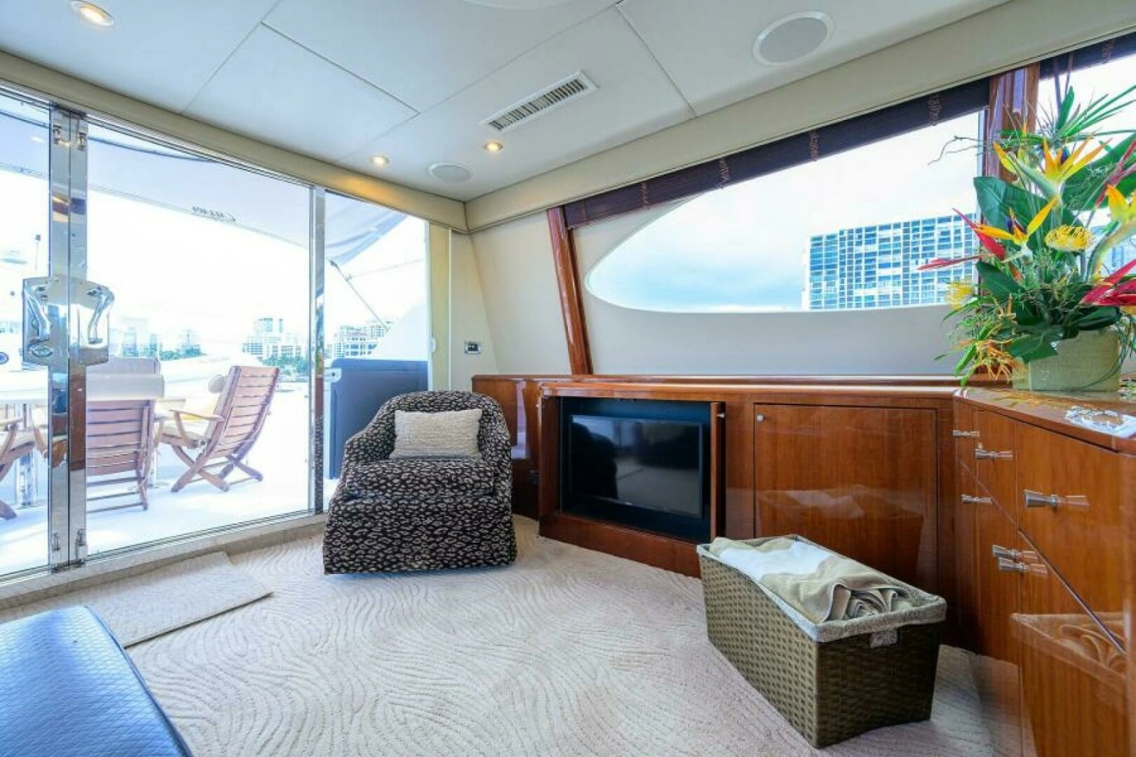 Lazzara 80 WILLYN - Enclosed Flybridge