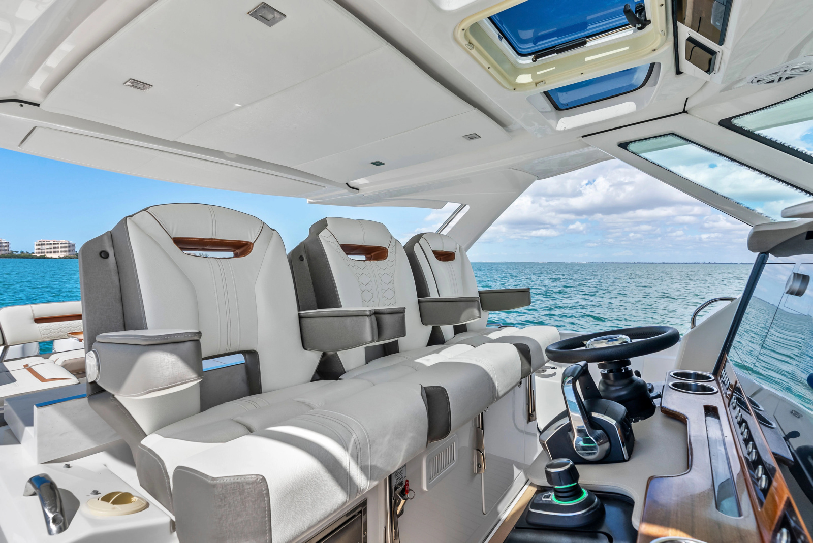 2023 Tiara Yachts 38 LS