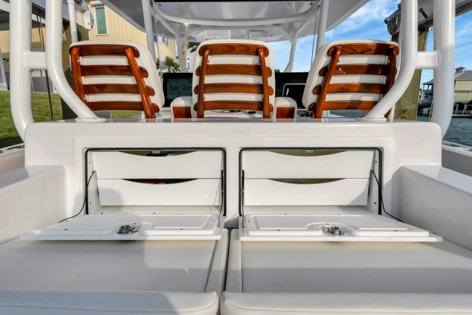 2023 Jupiter 43 Center Console 