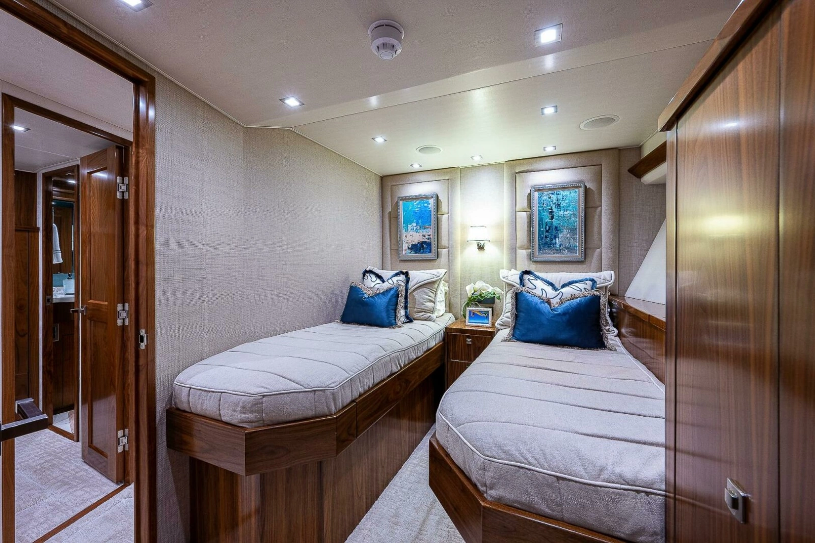 Viking 75 MIRAGE - Guest Stateroom