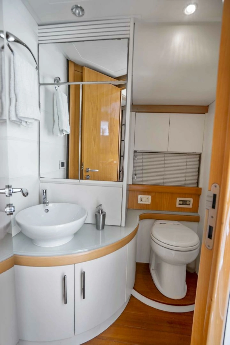2005 Pershing 76 Motor Yacht - Denise - Guest Head