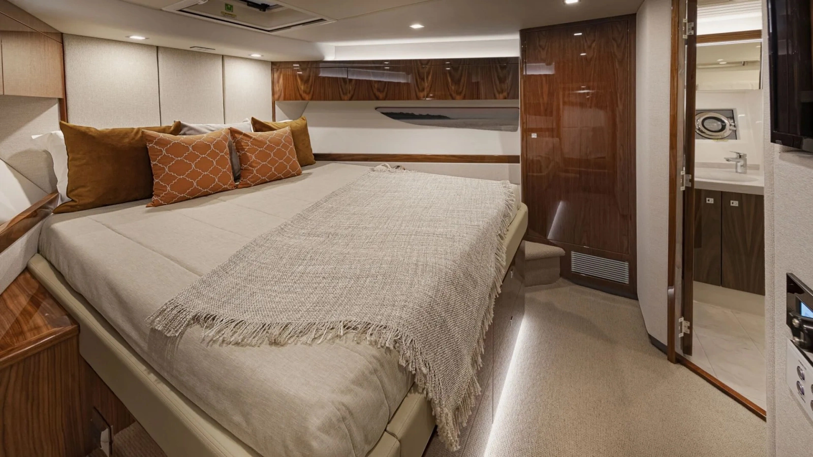 72 SPORTS MOTOR YACHT 72ft Riviera Yacht For Sale