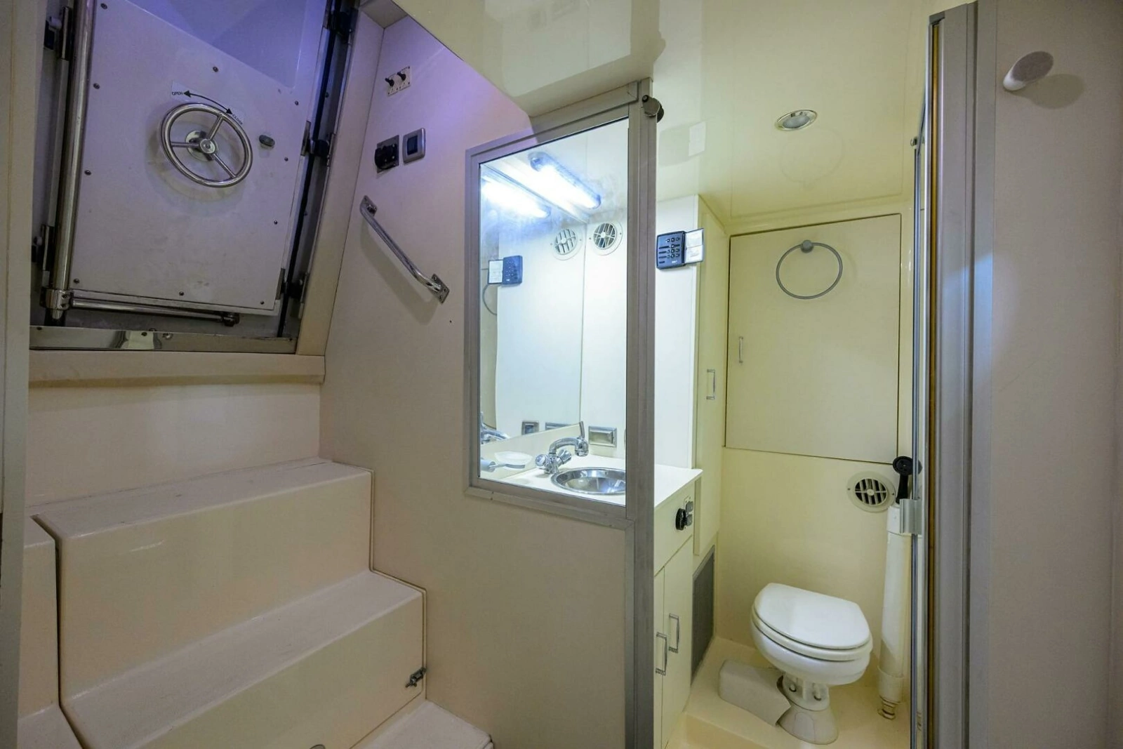 2005 Marquis 65 Motor Yacht