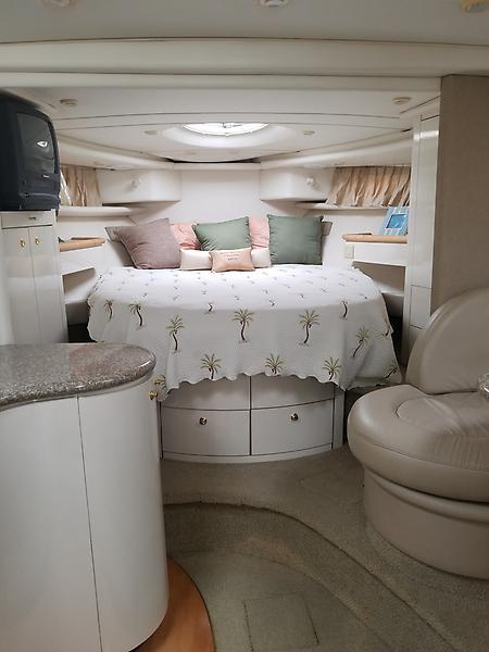 Maxum SCR 3700 Master Berth.jpg