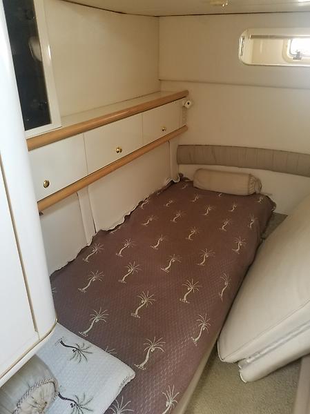 Maxum SCR 3700 Aft Cabin.jpg