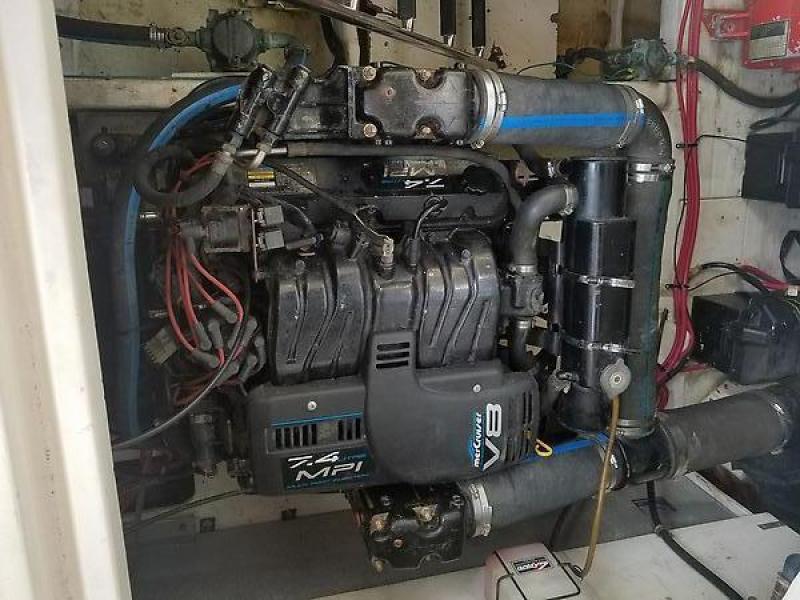 Maxum SCR 3700 Port Engine.jpg