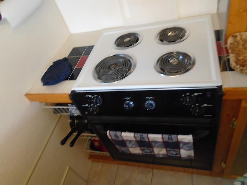 Oven and Range.JPG