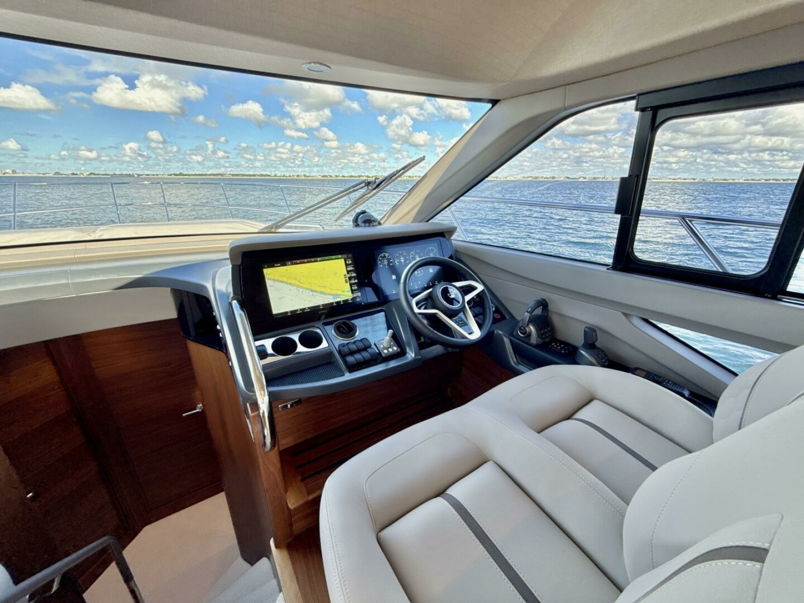 Princess 50 - Helm