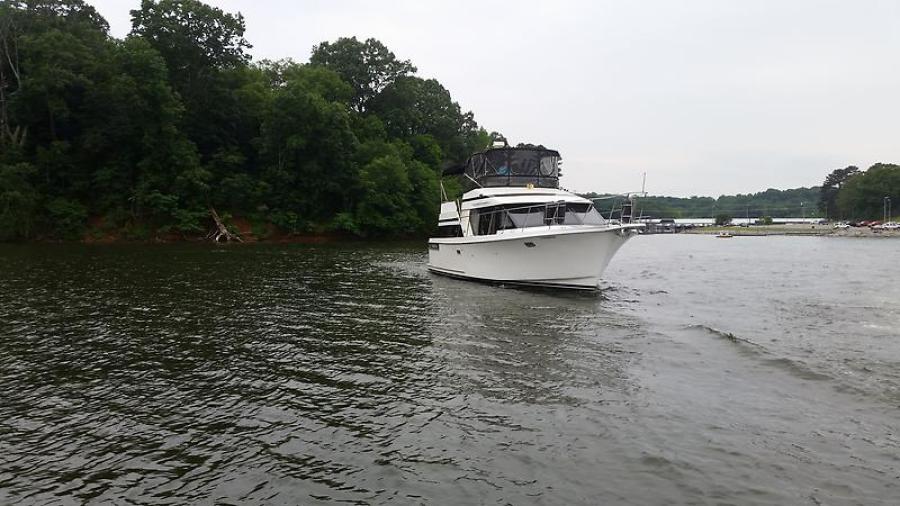 Tollycraft 39 sport starboard profile.jpg