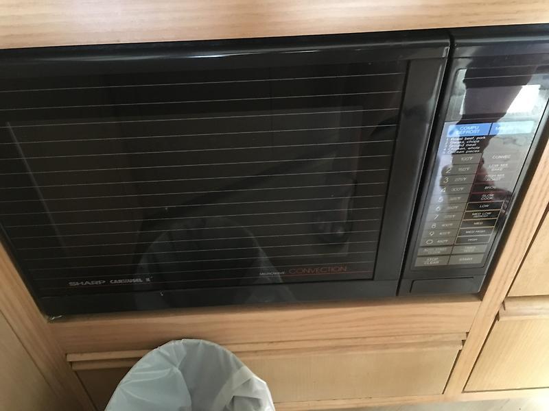 Tollycraft 39 sport microwave.JPG