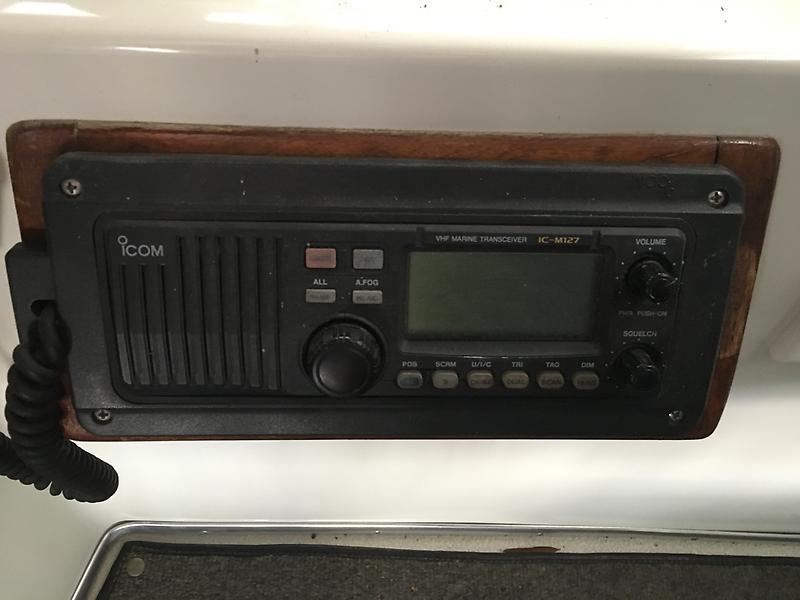 Tollycraft 39 sport vhf ship to shore radio.JPG