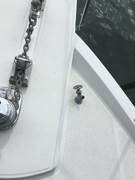 Tollycraft 39 sport Front Deck wash.JPG