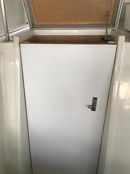 Tollycraft 39 sport aft entry door.JPG