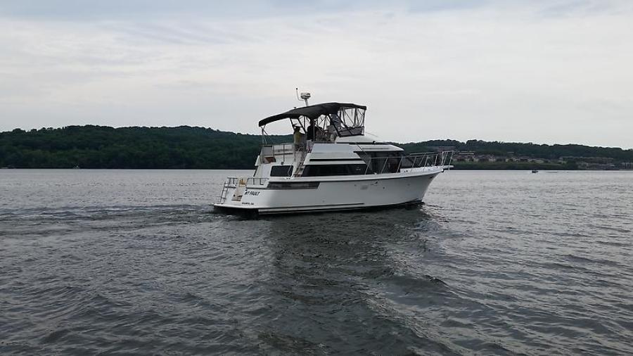 Tollycraft 39 sport starboard aft.jpg