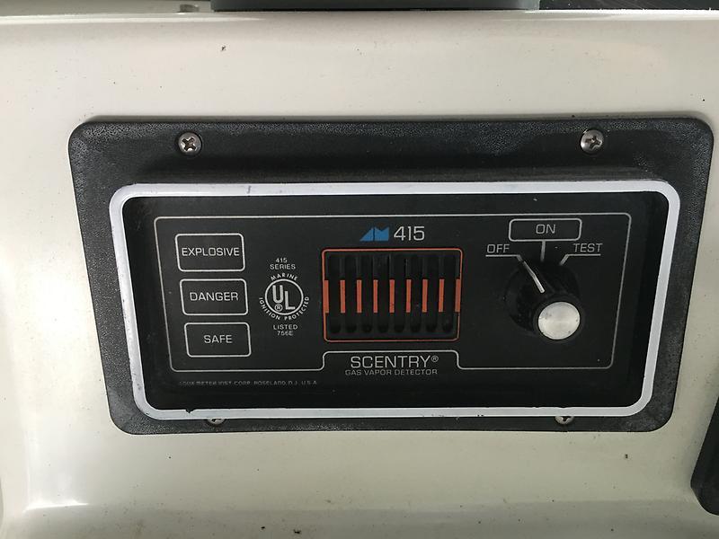 Tollycraft 39 sport gas vapor detector.JPG