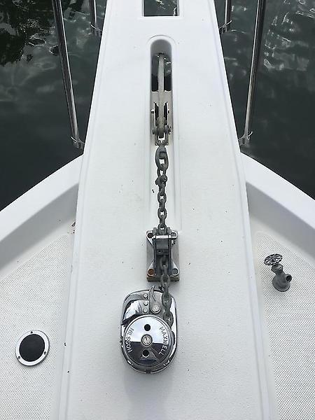 Tollycraft 39 sport windlass.JPG