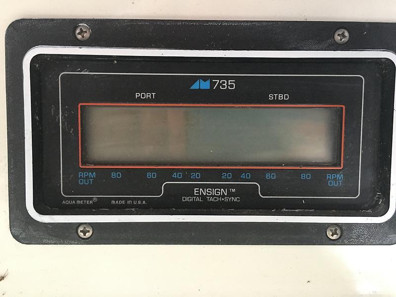 Tollycraft 39 sport rpm syncronization gauge.JPG