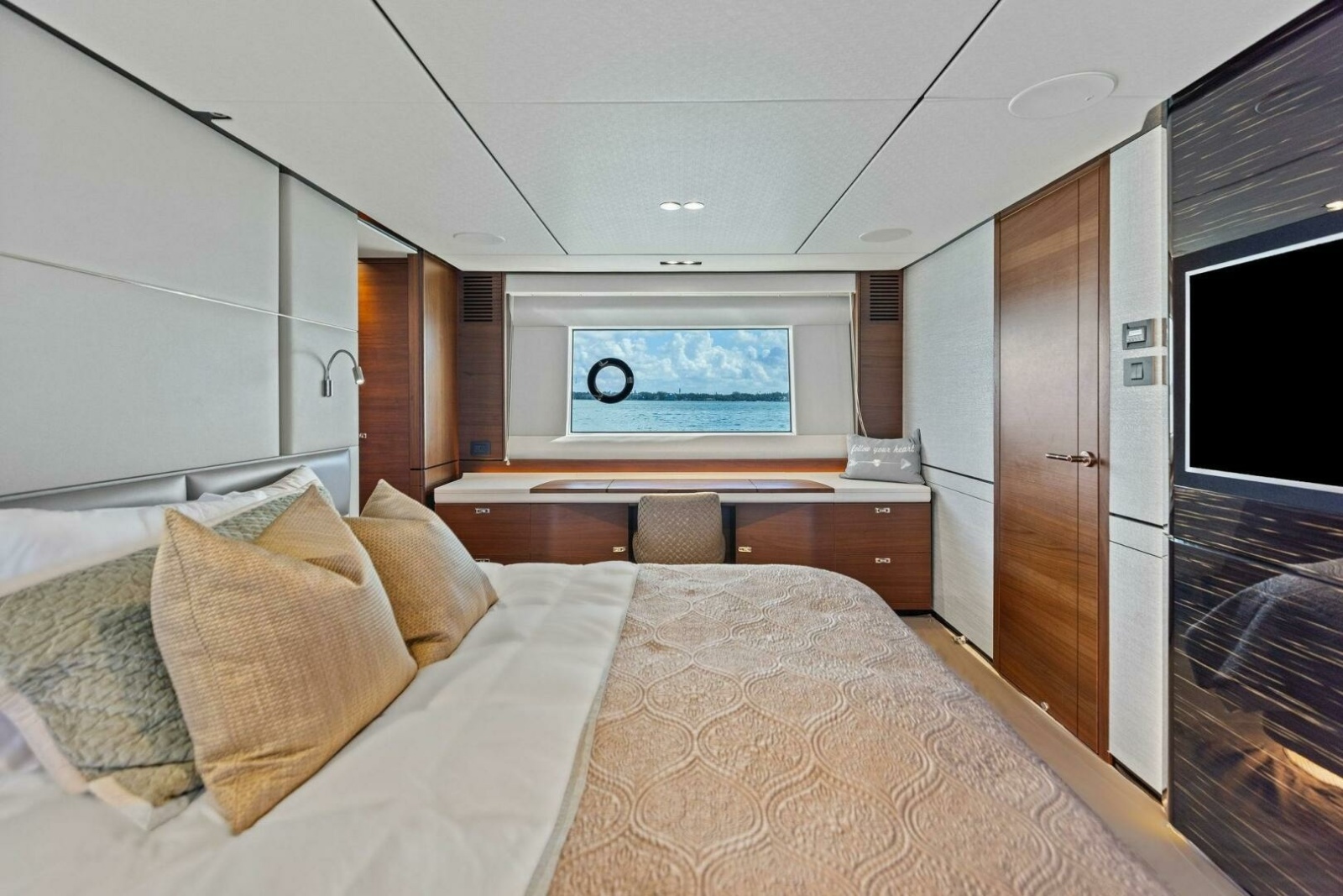 75' 2018 Princess Y75 Motor Yacht