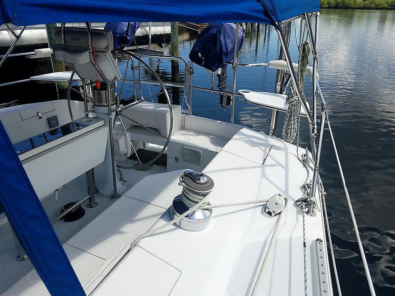 2001 Catalina 42 Samba Cockpit looking aft 063017.jpg
