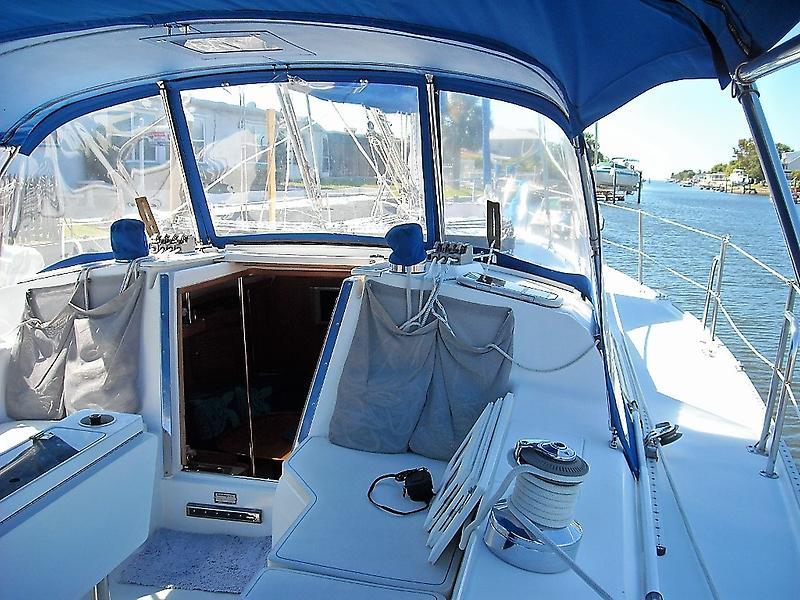 2001 Catalina 42 Samba Cockpit Looking Forward 063017.jpg