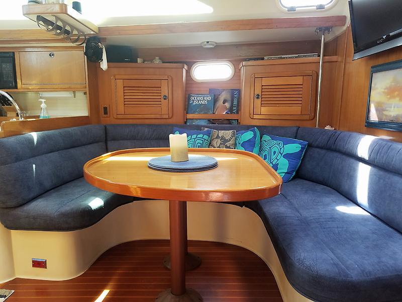 2001 Catalina 42 Samba Large Settee converts to berth 063017.jpg