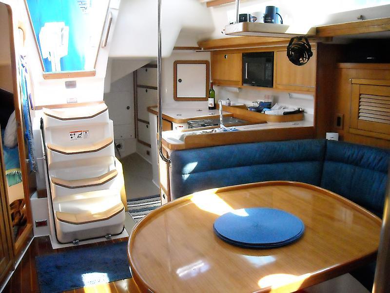 2001 Catalina 42 Samba Salon .jpg