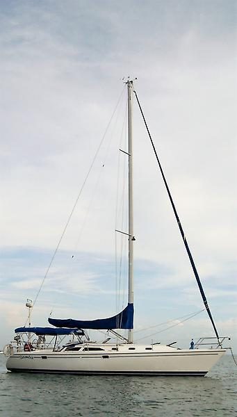 2001 Catalina 42 Samba At Anchor.jpg