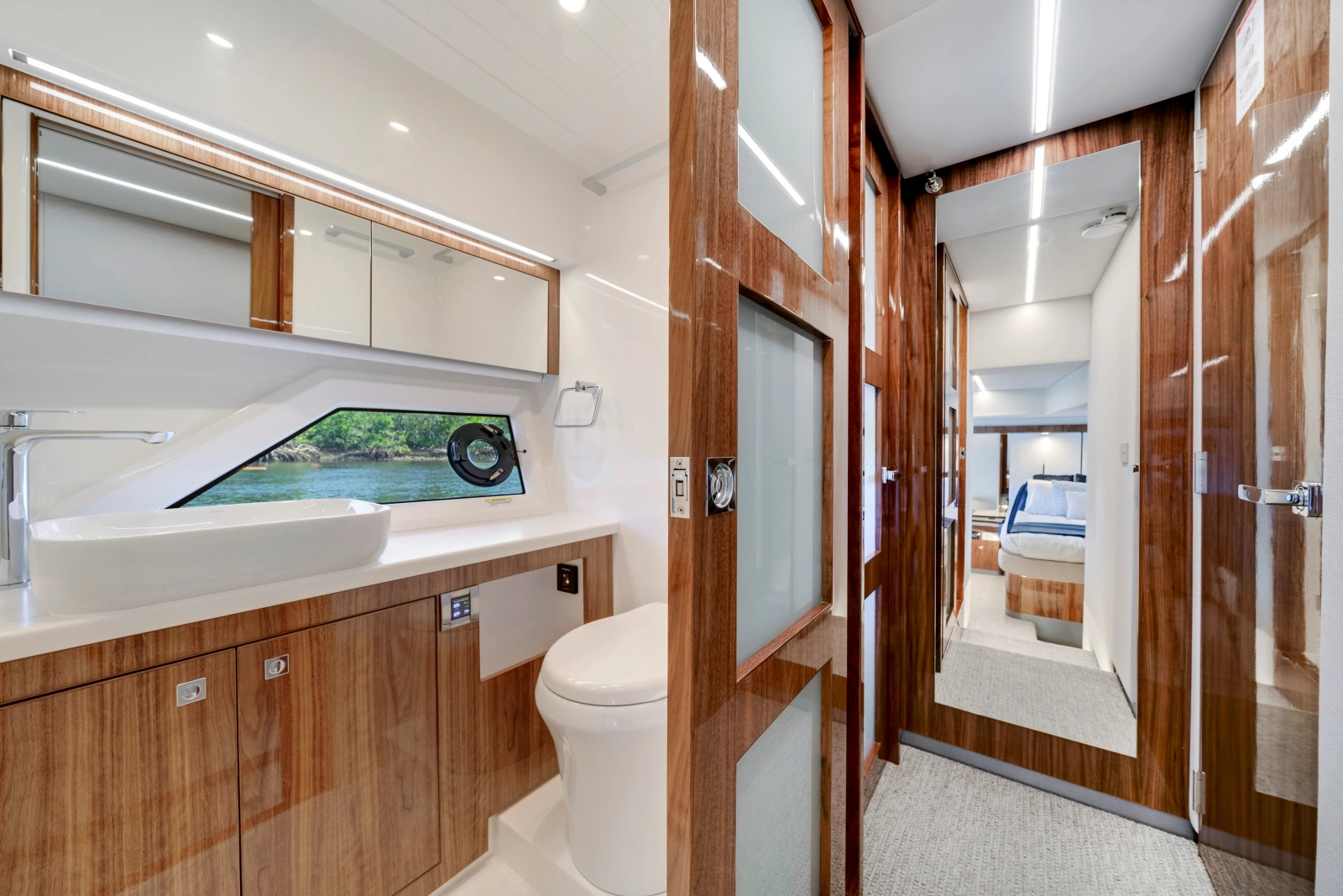 50 SPORTS MOTOR YACHT 50ft Riviera Yacht For Sale