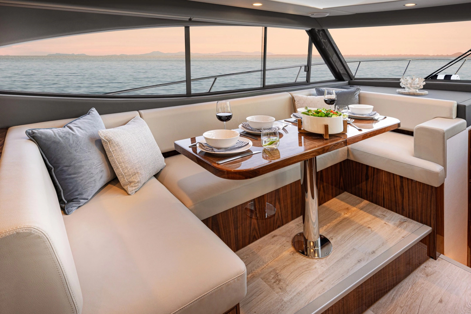 465 SUV 46ft Riviera Yacht For Sale