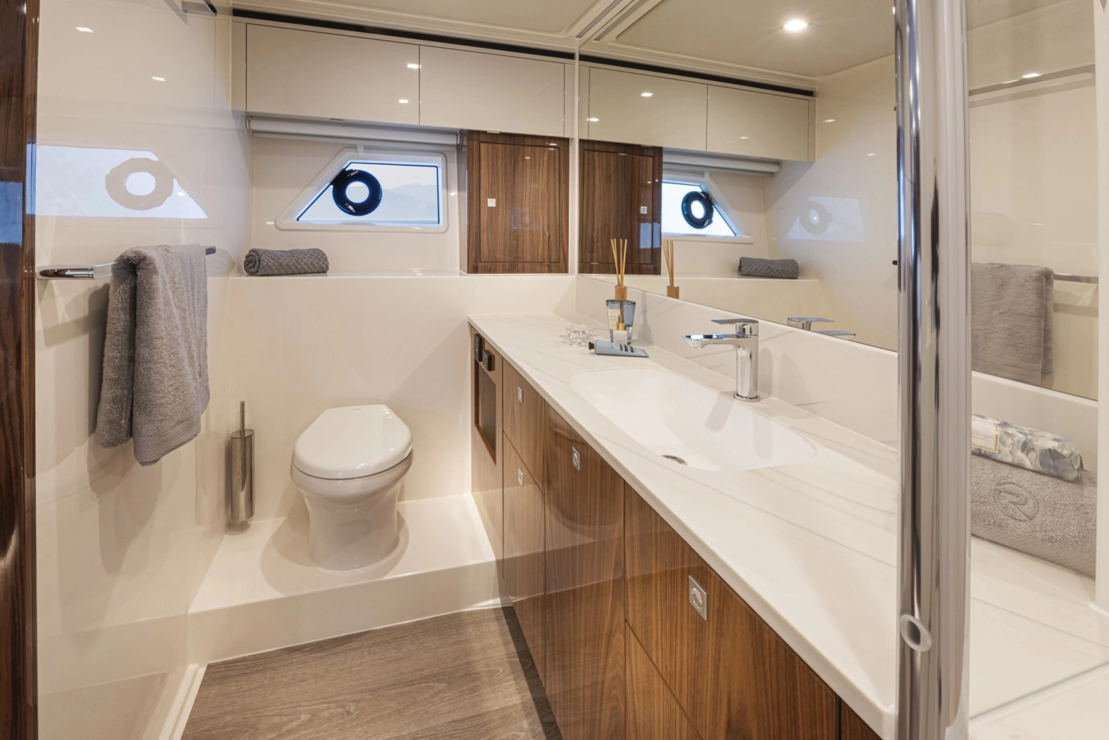 56 Sport Yacht 56ft Riviera Yacht For Sale