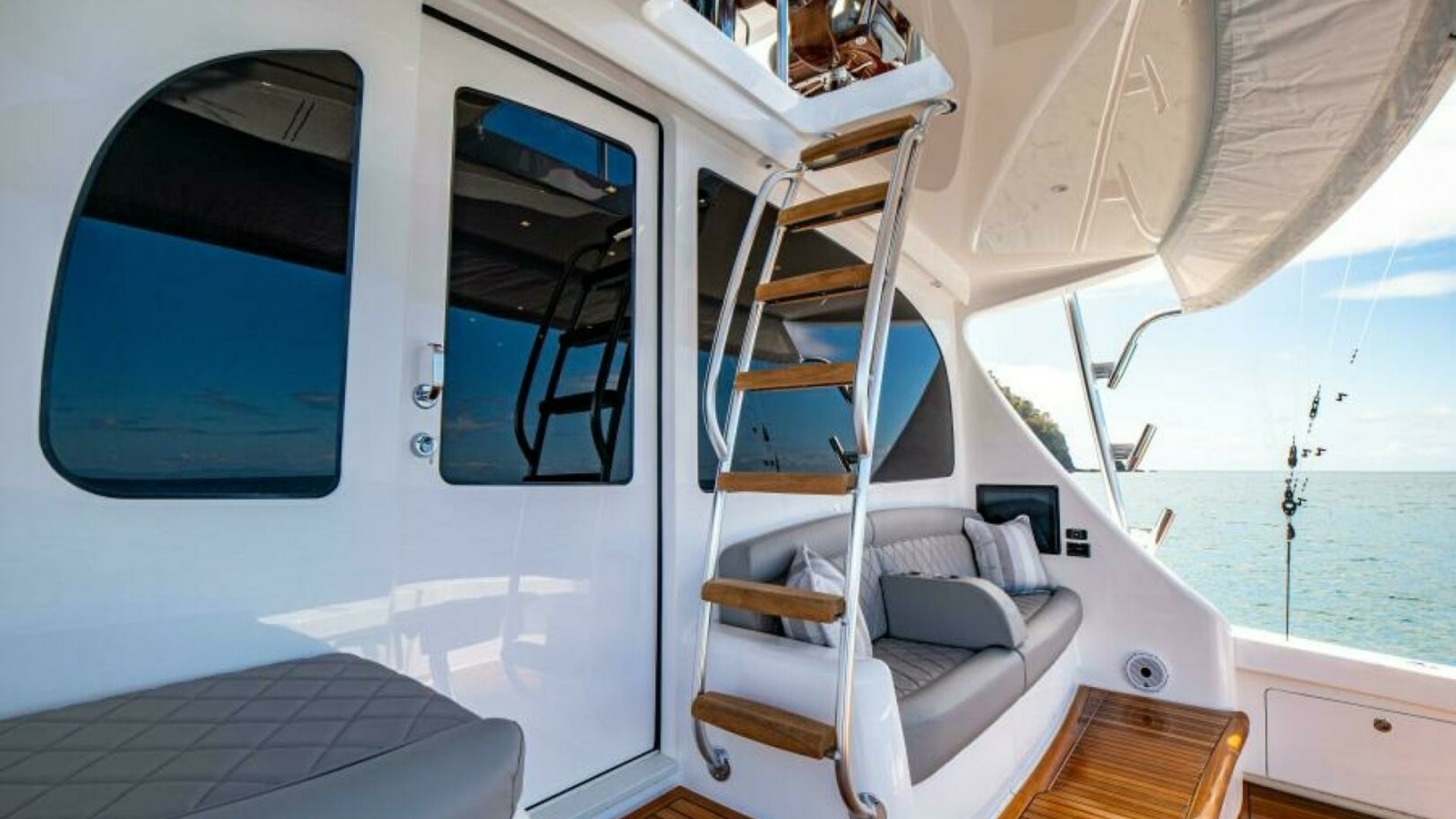 Flybridge Access and Aft Deck Seating