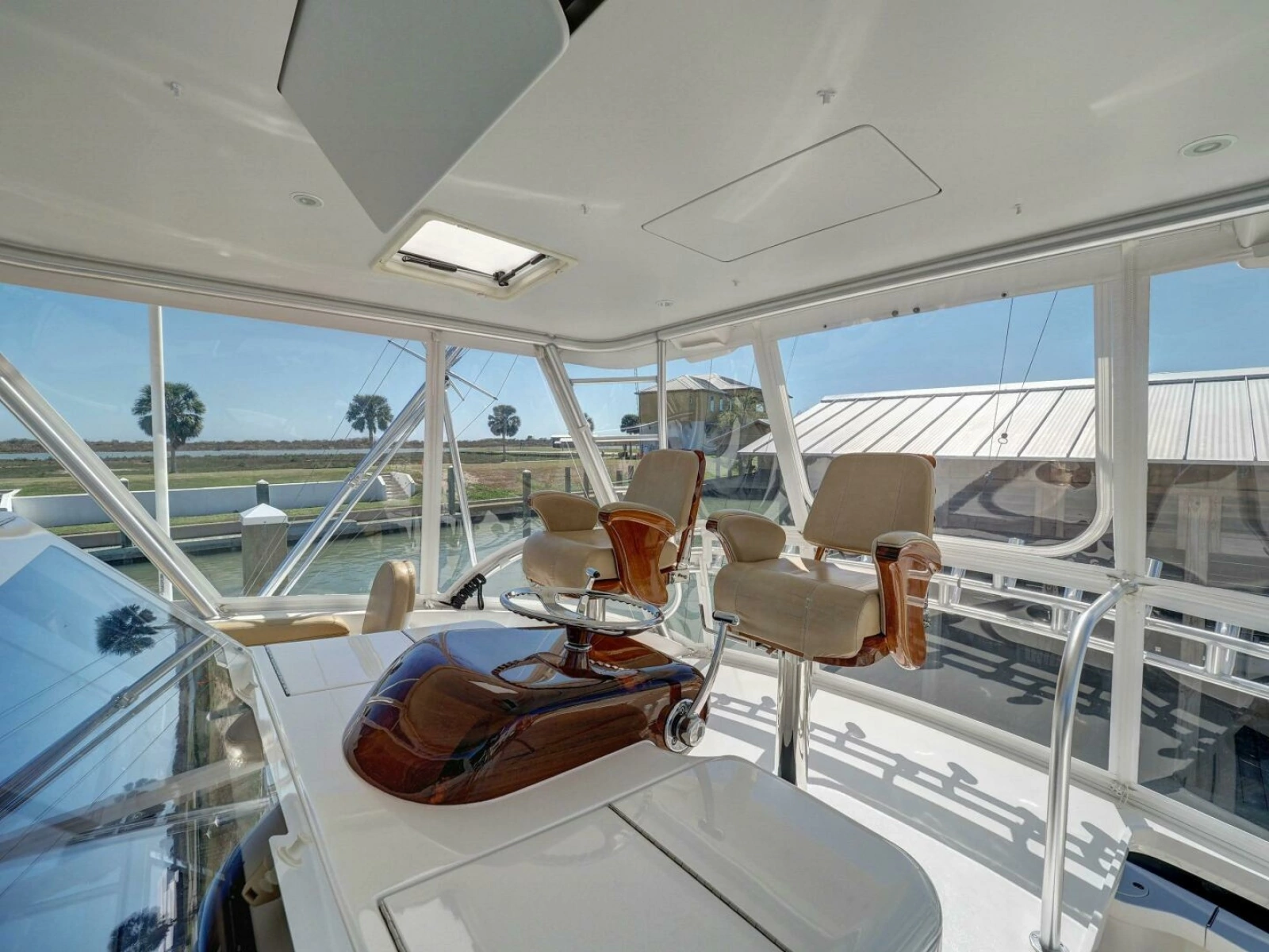 2017 Viking 52 Convertible photo 30