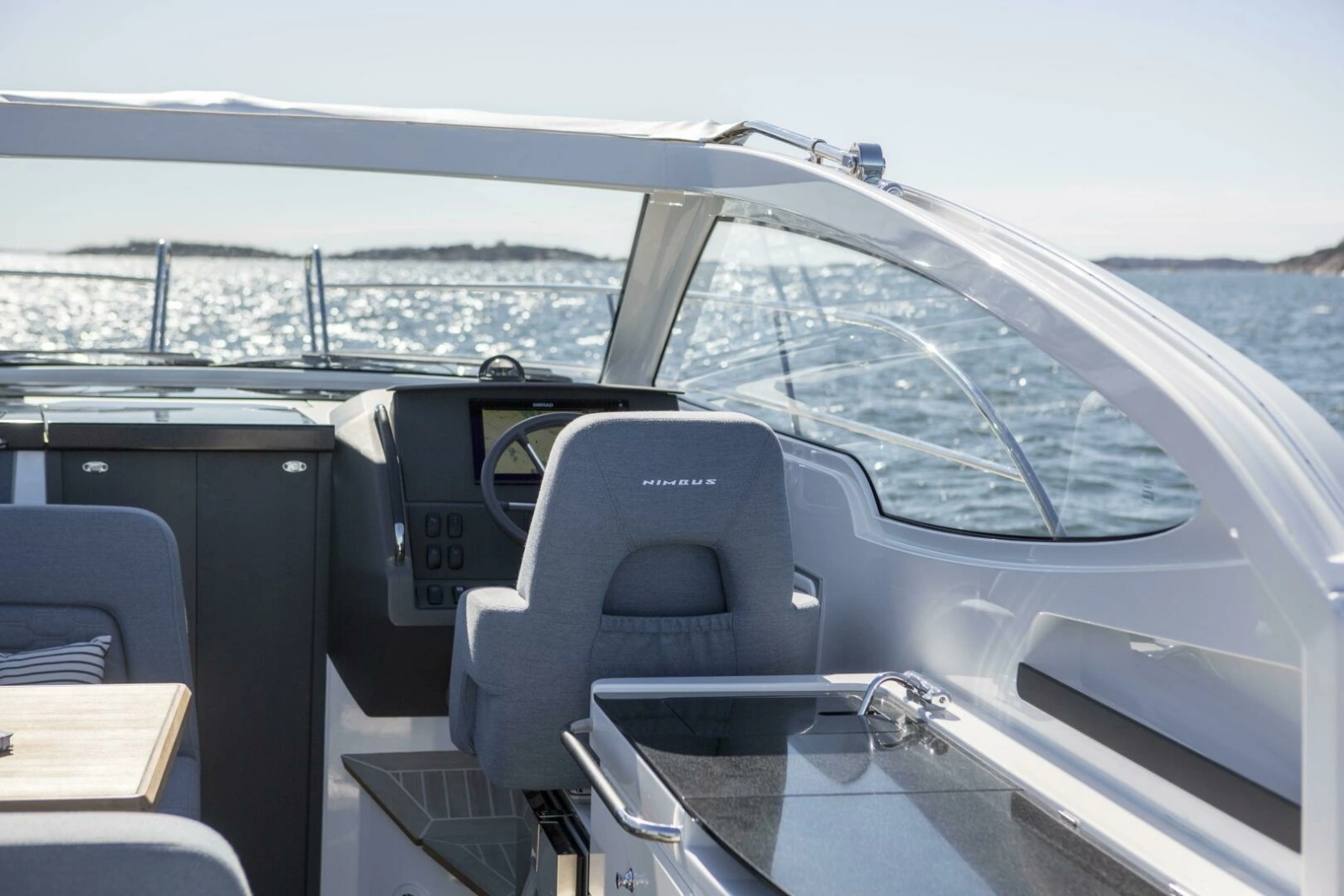 Nimbus 305 Drophead Helm Seating