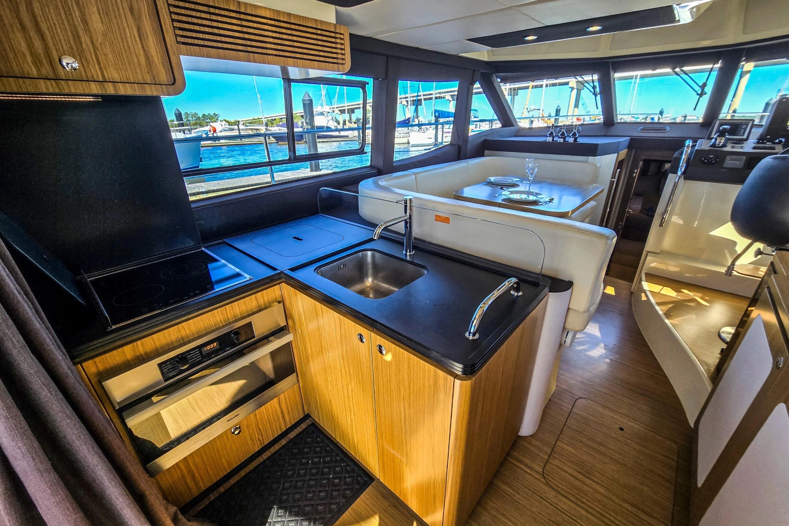 2015 Azimut Magellano 43