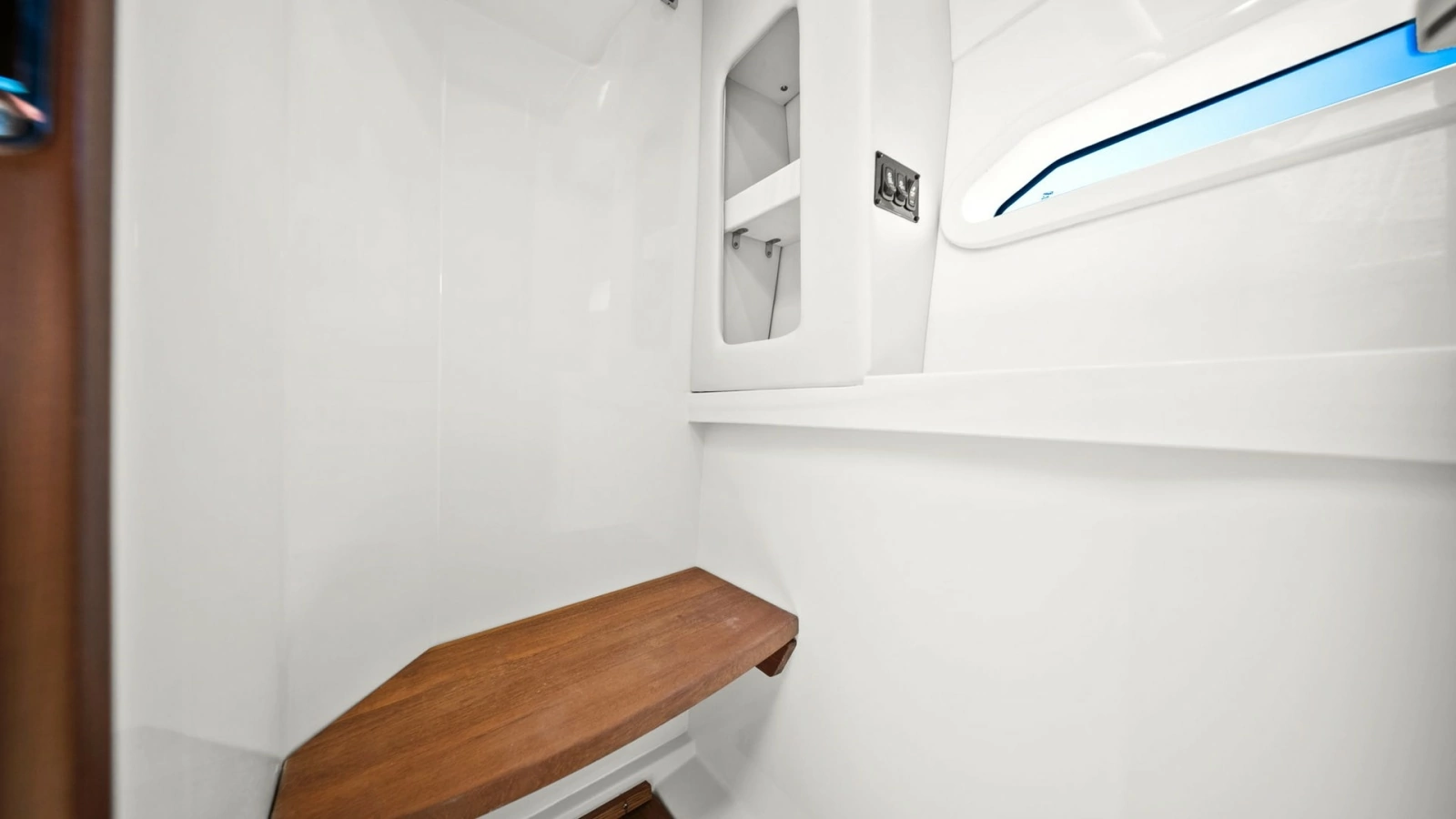 Regal 38 EXC Head Compartment
