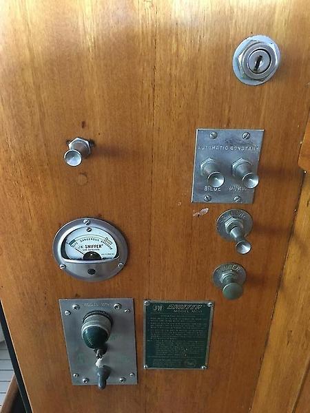 woodys reserve helm accessory switches.JPG