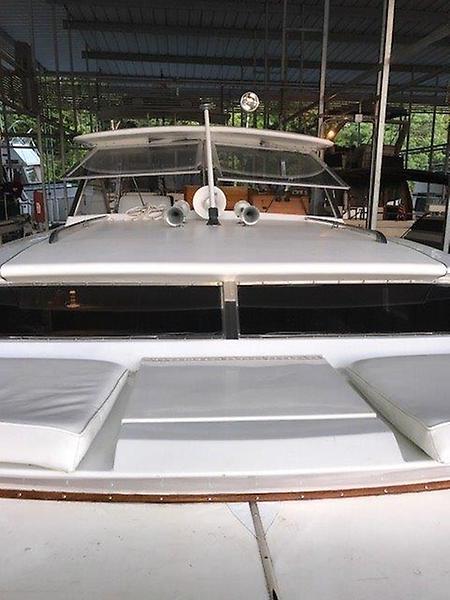 woodys reserve bow seating and windshield.jpg