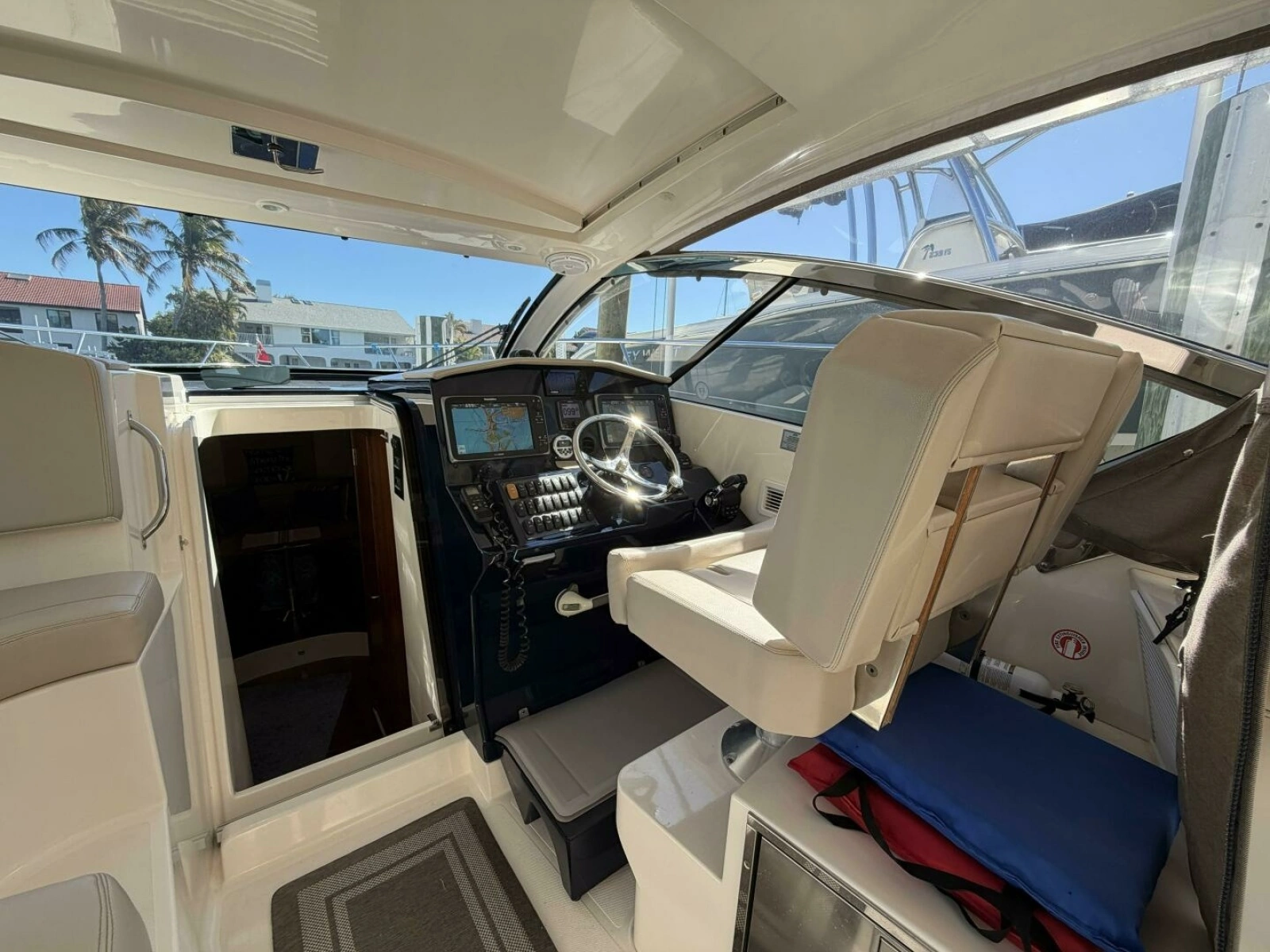 2014 Pursuit F350 - Helm