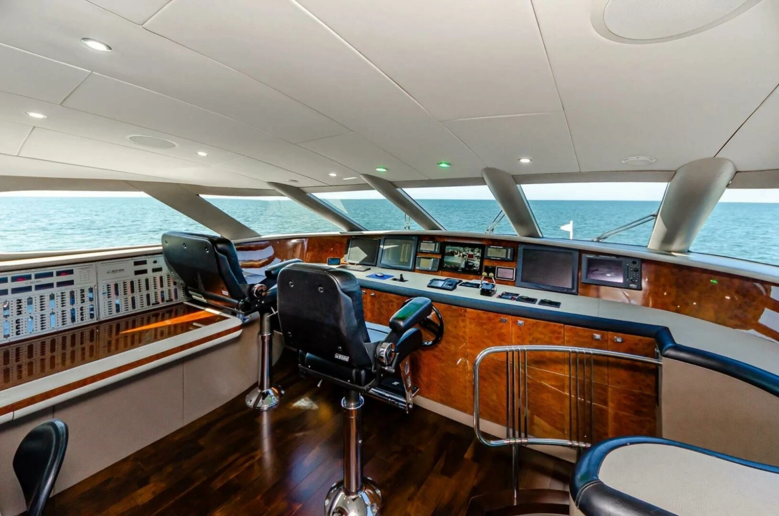Serendipity 94ft Lazzara Yachts Yacht For Sale