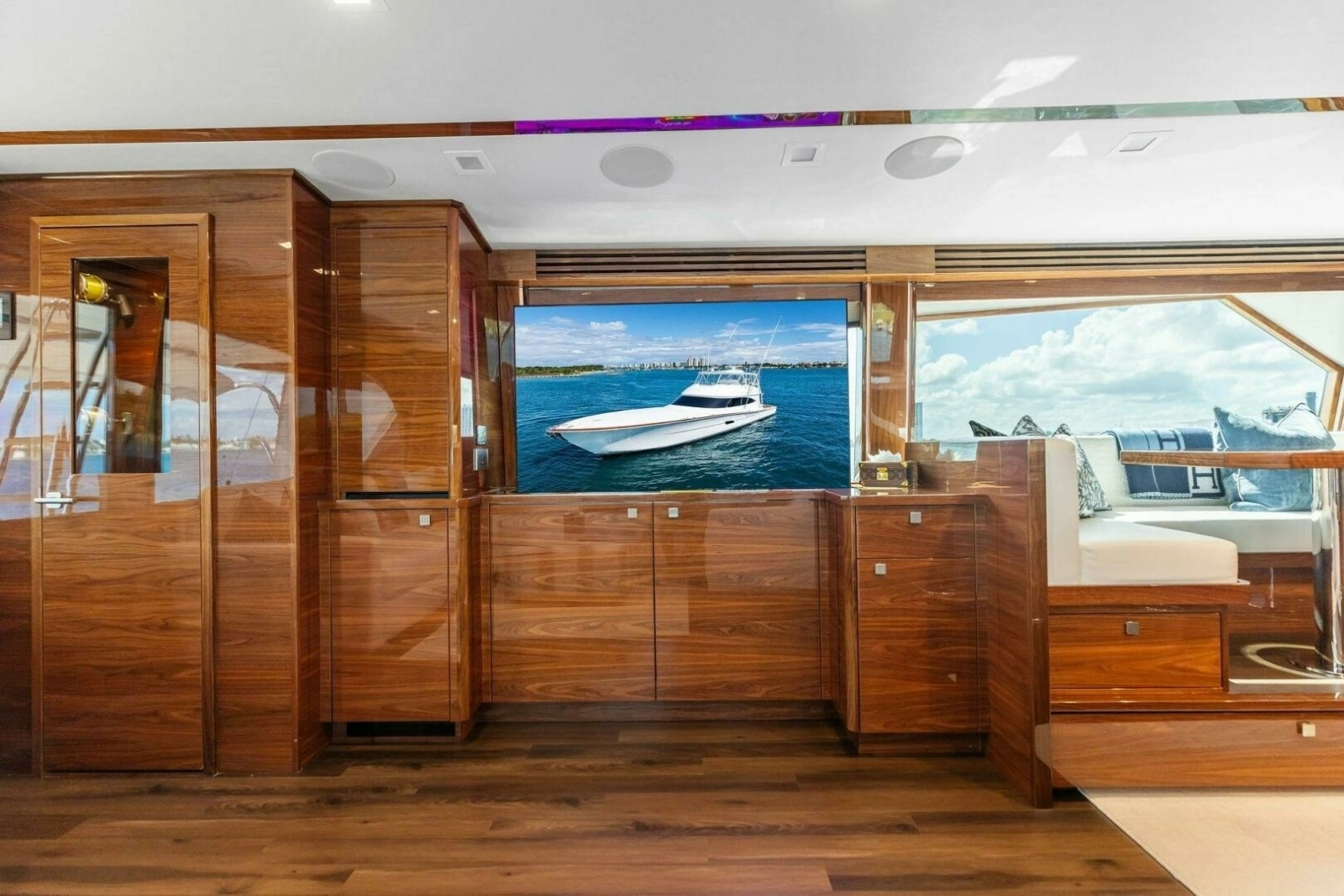 2026 Viking 82 Convertible- TEAM HARVEY I- Salon