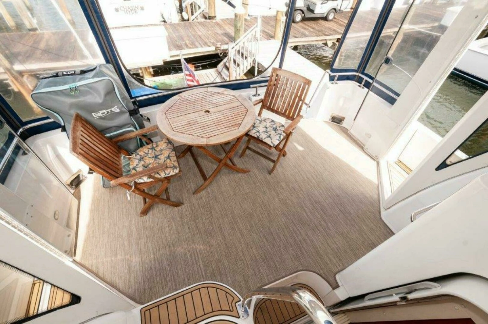 2002 Carver 444 Cockpit Motor Yacht photo 12